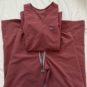 Figs mauve scrub set 💓